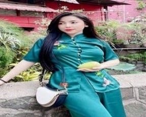 พี่สาวเย้ายวนใจทั้งสามคนและเด็กชายพอใจ