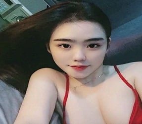 สะบัดแทรกซึมหีน้องสาวของเธอสวมชุดชั้นในลูกไม้