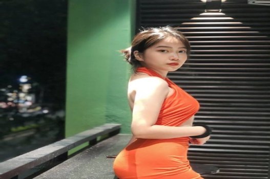 หญิงสาวอวดร่างเซ็กซี่ของพวกเขา