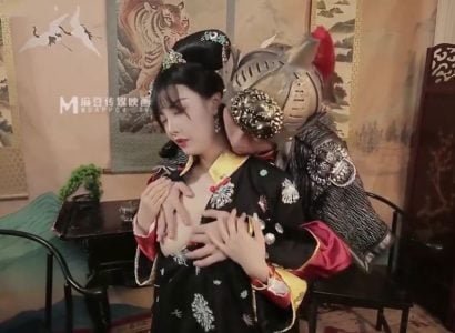 น้องสาวของเพื่อนบ้านสอนให้ชายหนุ่มสำรวจความสุข