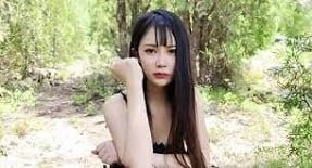 ลูกสาวไปหาแขกเพื่อส่งเงินให้กับครอบครัวในชนบท