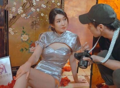 เพื่อสร้างความประทับใจให้แฟนสาวของเธอสาวเซ็กซี่ตัดสินใจไปที่ก้น