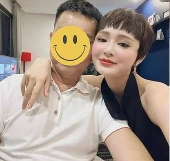 มีเพศสัมพันธ์ซึ่งกันและกันกับฉันในอ่างอาบน้ำมีความสุขมาก