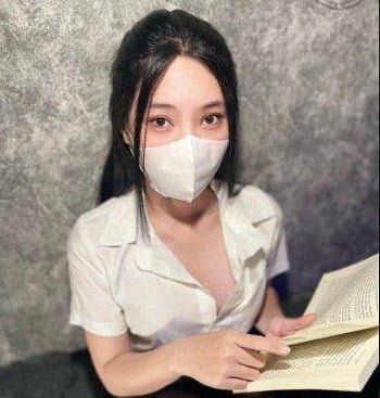 พี่สาวสองคนขึ้นไปอยากมีเพศสัมพันธ์น้องชายของเธอ