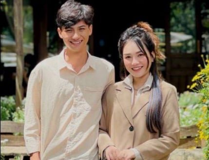 นักเรียนสิบเกรด แต่ความรักที่บ้ามาก