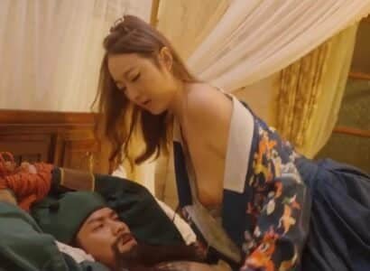 คนรักและสาวร้อนในห้องน้ำเป็นอย่างมาก