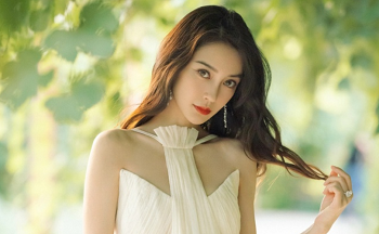 ในช่วงเวลาที่ลับๆล่อๆศิลปินผู้โดดเดี่ยวหมกมุ่นอยู่กับงานของเขาเอง